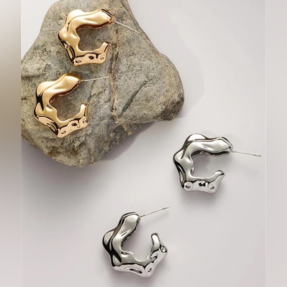 Athena Earrings - Picture 5 of 5